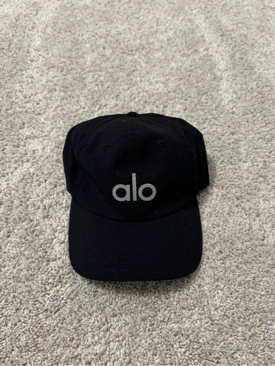 ALO Yoga Accessories - ALO Yoga Black Cap with Silver Logo